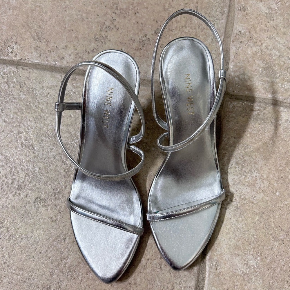 Nine West Metallic Silver Heels Sz 7.5 NWOB